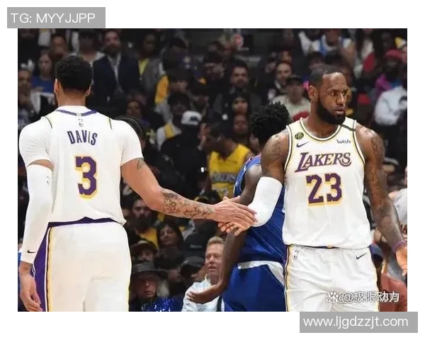 雷霆与灰熊激战正酣NBA赛场精彩对决引发球迷热议